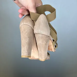 Stuart Weitzman Womens Beige Suede Elastic Strappy Block Heel Sandals Size 6 M thumbnail 4