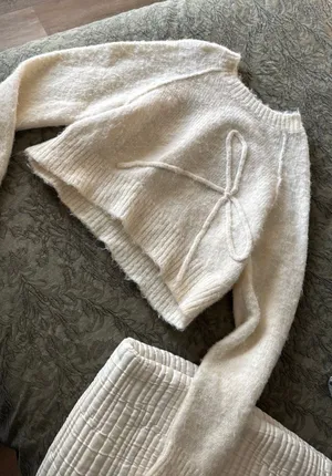 American Eagle Sweater thumbnail 1