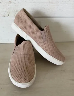 Naturalizer Marianne Leather Slip On Flat Sneakers Women’s Size 7WW Beige NEW thumbnail 1