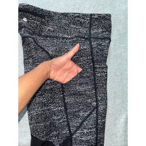 LULULEMON Women's Fit Physique Tight Pant‎ Jacquard Black White Mesh Gauge Sz 4 thumbnail 3