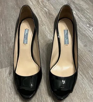 Prada peptoe Patent Leather Pumps are a size 8. thumbnail 1