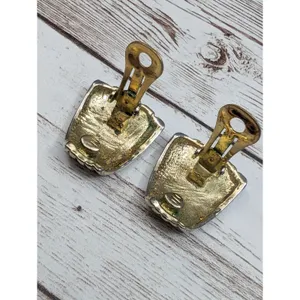 Vintage Clip On Earrings - Just Over 1" Gold Tone & Silver Tone thumbnail 8