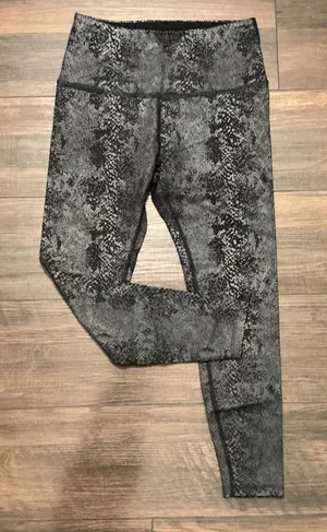 Beyond Yoga Metallic Snakeskin Leggings Black Silver High Waisted Medium Yoga thumbnail 1