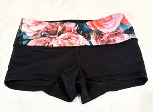 Lululemon Booty Short pink black floral sweat wicking breathable size 2 athletic thumbnail 1