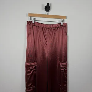 Persaya Women’s Wide Leg Satin Cargo Pants in Burgundy/Brown Size XL thumbnail 4