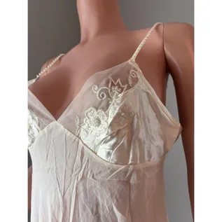 VINTAGE VICTORIAS SECRET SILKY SATIN NIGHTGOWN Lingerie MEDIUM NWT NEW #225 thumbnail 6