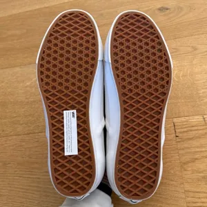 VANS - Skate Slip On Skate Shoes in Navy Blue & White thumbnail 4