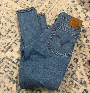 Levi’s Wedgie Jeans thumbnail 2