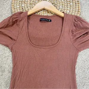 Abercrombie & Fitch Women’s Ribbed Puff Sleeve Longsleeve Shirt in Mauve M thumbnail 3