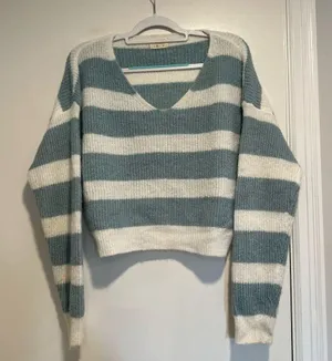 Uncharted Threads Sz: M Cropped Dusty Blue White Striped Vneck Pullover Sweater. thumbnail 1