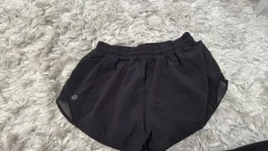 Lululemon Hotty Hot 2.5" Shorts Black thumbnail 3