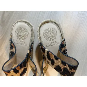 Vince Camuto Lavanda Leopard Wedge Sandals 9M Womens Animal Print Espadrille thumbnail 2