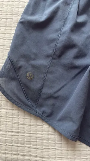 Lululemon Hotty Hot High-Rise 2.5" thumbnail 3