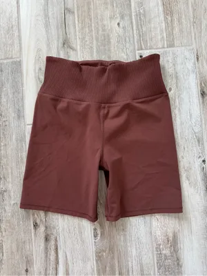 Vuori Women’s Rib Studio  Shorts in Cedar Medium thumbnail 3