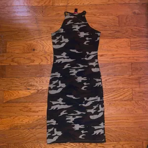 hot kiss army print halter thumbnail 2