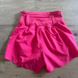 Lululemon shorts thumbnail 2