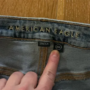 American Eagle Outfitters Stretch Denim Mom Jeans EUC thumbnail 3