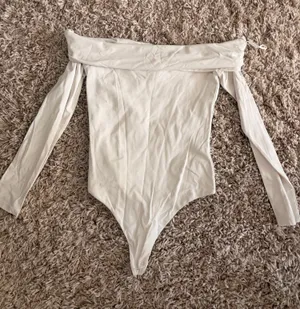 Aritzia Contour Bodysuit Long Sleeve thumbnail 1