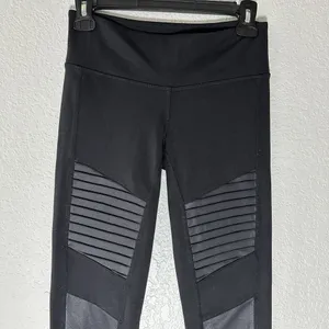 Alo Yoga Mid Waisted Moto Leggings Black‎ Size XS thumbnail 5