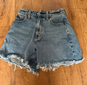 Abercrombie & Fitch denim shorts thumbnail 1