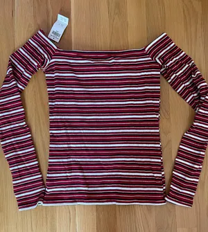 Hollister Off The Should Top thumbnail 2