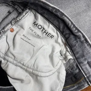Mother The Flirt Jeans in Hell Yeah! Wash Size 28 Faded Dark Denim Distressed thumbnail 11