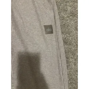 Alo Yoga Muse Sweatpant Size Small Gravel Heather thumbnail 5