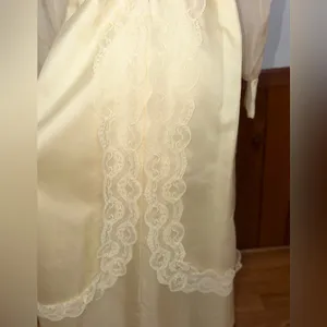 Gorgeous Vintage 1960s Ivory Sheath Wedding Gown thumbnail 9