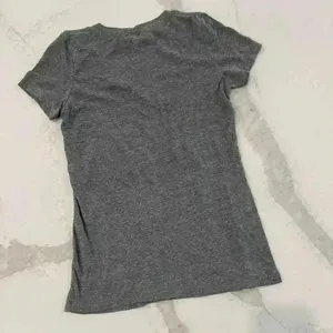 NFL Team Apparel Detroit Lions Gray Graphic V Neck Casual T Shirt Women’s Small thumbnail 4