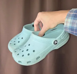 CROCS Lightweight Aqua Clog Sandals M4 W6 thumbnail 1