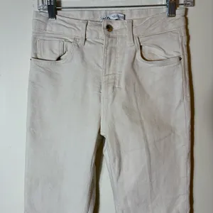 ZARA Off-White‎ High Rise Straight Leg Jeans Raw Hem Size 4 thumbnail 2