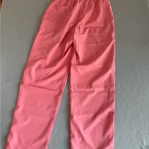 Women's NEW Salmon Colored Two Piece Scrub Set Size S #260763 thumbnail 10