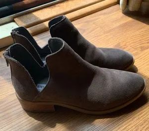 Steve Madden Size 6 Laramie Boots Booties Women Shoes Ankle Suede Fall Style thumbnail 1