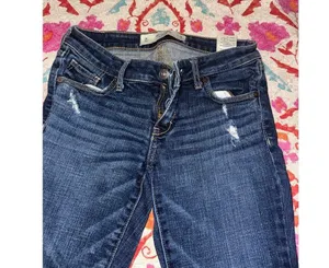 Abercrombie jeans thumbnail 2