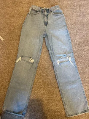 Abercrombie & Fitch 90’s Straight Ultra High Rise Jeans thumbnail 1