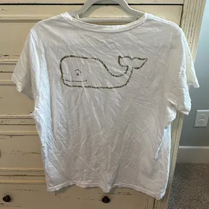 Vineyard Vines classic white/gold whale logo t-shirt Sz XL thumbnail 2