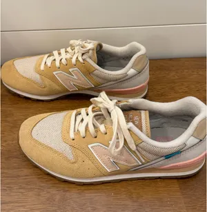 996 Classic New Balance Sneakers - Size 7 thumbnail 2