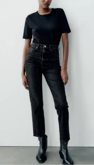 Zara Mom Fit High Rise / high waist Jeans in faded effect Black color thumbnail 1