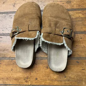 Old Navy Cozy Clog Chestnut Faux Suede Sherpa Lined Buckle‎ Mule Shoes thumbnail 3