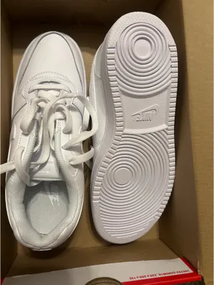 All white unisex Nike sneakers thumbnail 3