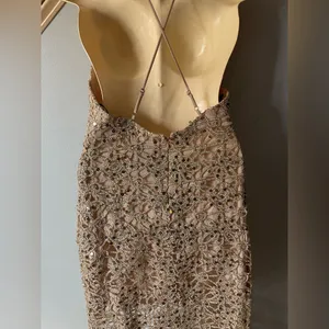 Forever 21 Stunning lace embroidered open back Gold dress with sequin sz medium NWOT thumbnail 5