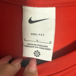 Nike Ohio State University Buckeyes Women's Large Red Crewneck Sweater Pullover thumbnail 4