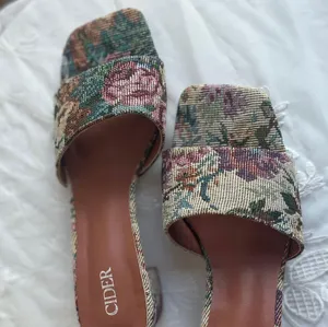 Vintage Canvas Heels  thumbnail 6