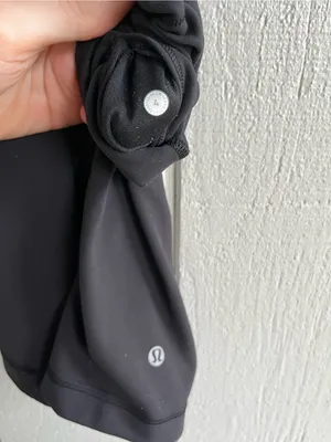 Lululemon Wunder Train High-Rise Short 6" in Black Size 4 thumbnail 3