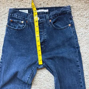LEVI’S Denim Wedgie Blue Jeans Size 26 thumbnail 5