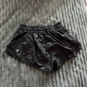 Lululemon Hotty Hot Short II *2.5" Manifesto thumbnail 6