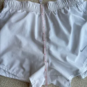 NWOT Nike DRI-FIT Women's White Running Athletic Gym Workout Shorts size S thumbnail 9