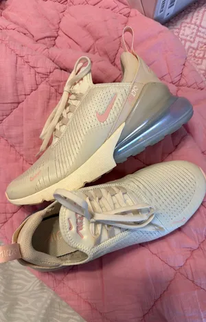 Nike Air Max 270 thumbnail 1