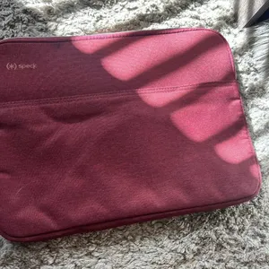 Speck laptop case‎ thumbnail 2