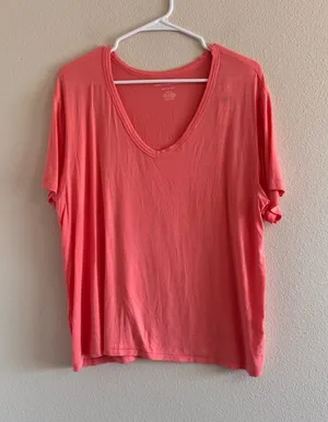 NWT American Eagle Outfitters Coral V-Neck Short Sleeve Tee thumbnail 1